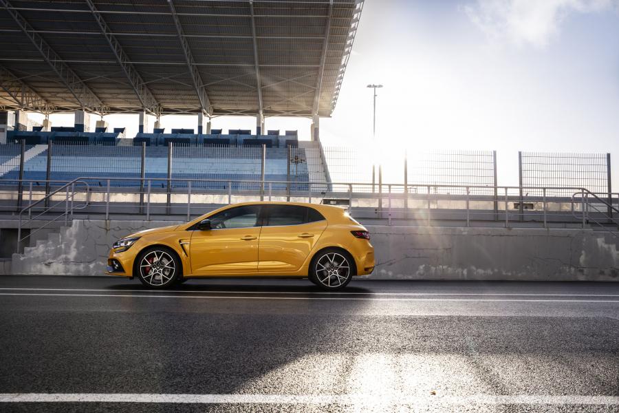  Renault Megane R.S. Trophy 2018 года  (WW) (фото 51 из 65)
